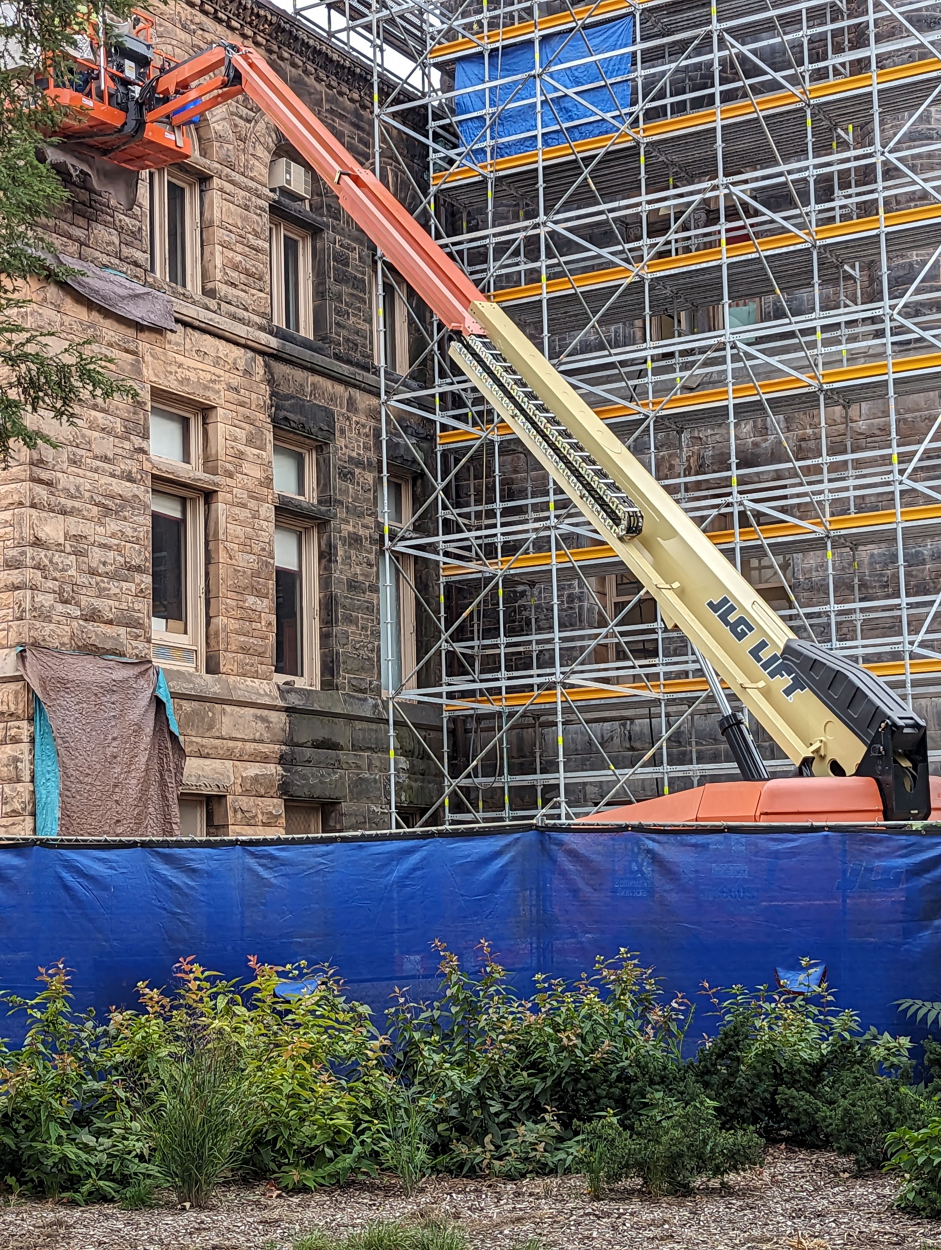outside wall of Altgeld, half cleaned and half dirty