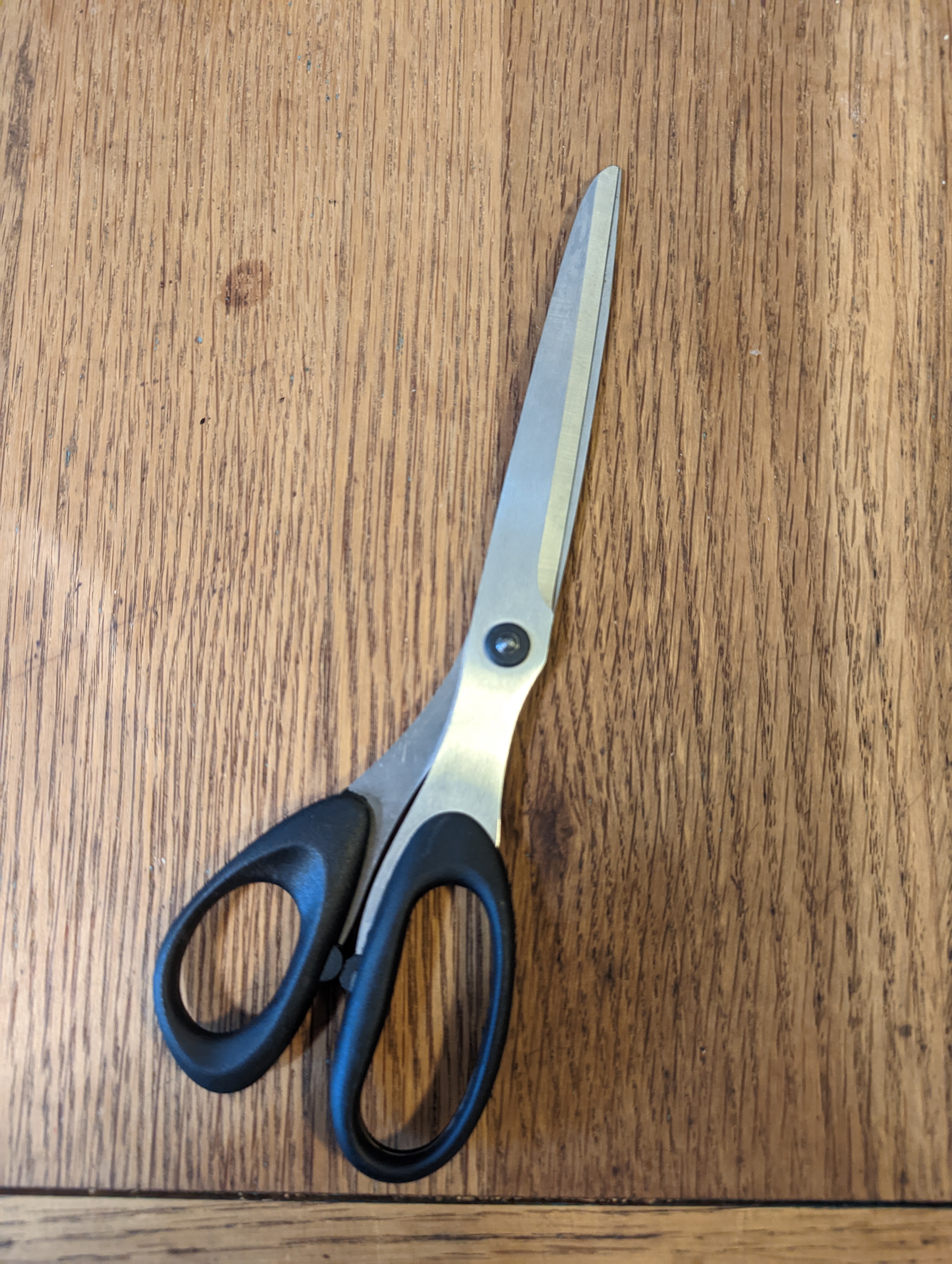 closed scissors